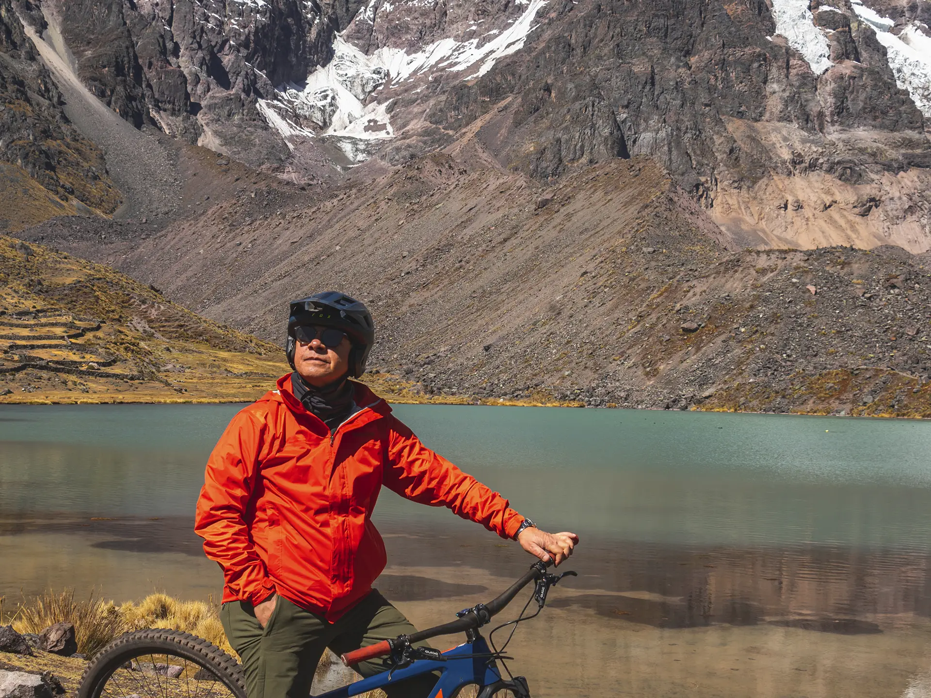Ausnagate laguna final - Una aventura en bicicleta por el nevado Ausangate