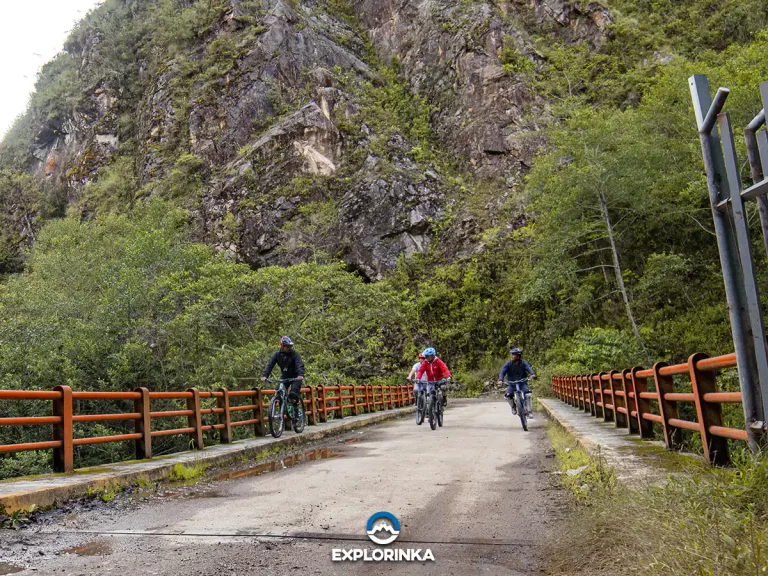 Puente en el Valle Sagrado Bicicleta