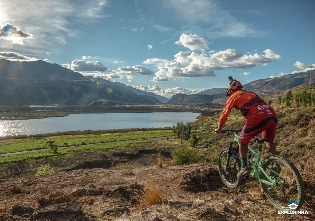 Huacarpay mtb 1024x720 - 6 mejores rutas en bicicleta en Cusco, Perú