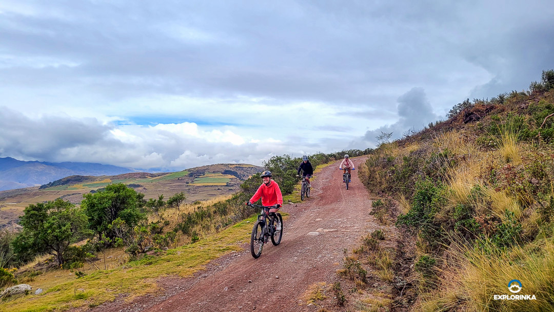 Ruta en bicicletas por Yunkaypata en el Valle Sagrado.