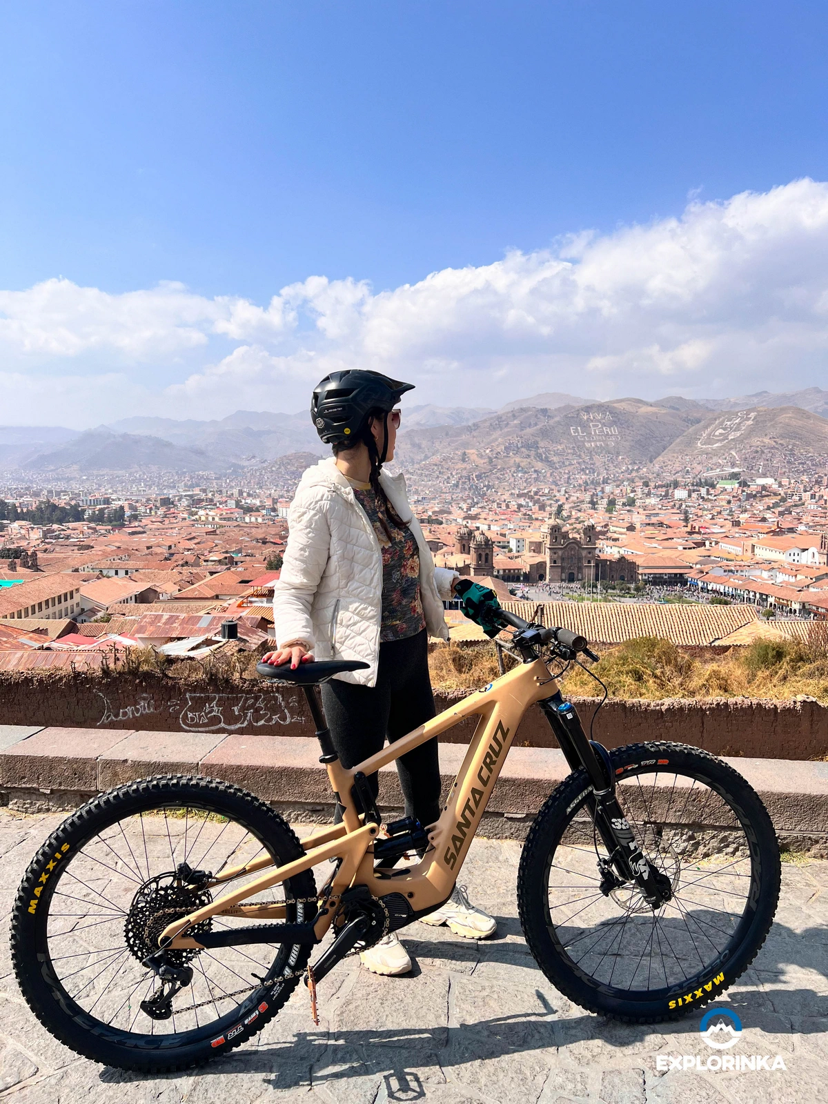 Anna en bicicleta - Explorando Cusco en E-Bike con Anna: ¡Una Aventura Inolvidable!